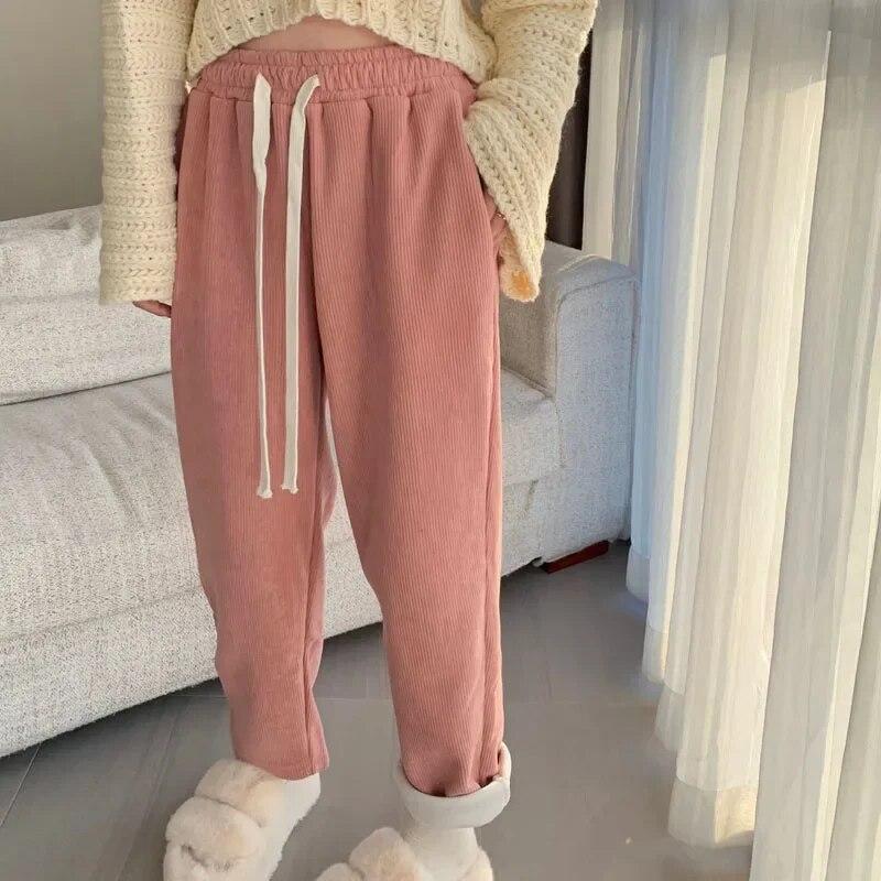 Повседневные бархатные толстые теплые укороченные брюки, женские осенне-зимние модные свободные брюки-карандаш, женские брюки с высокой талией на шнуровке 29591 One Size розовый
Повседневные бархатные толстые теплые укороченные брюки, женские осенне-зимние модные свободные брюки-карандаш, женские брюки с высокой талией на шнуровке 29591 One Size розовый