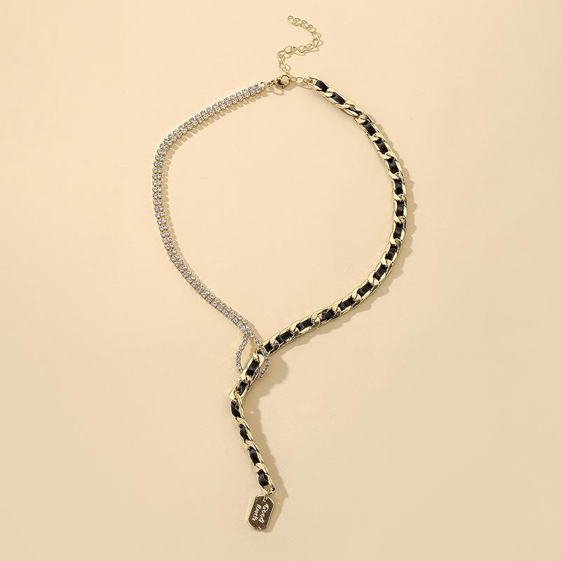 Chic Rhinestone Lucky Letter Tag Necklace – European & American Style Clavicle Jewelry for Women
Chic Rhinestone Lucky Letter Tag Necklace – European & American Style Clavicle Jewelry for Women