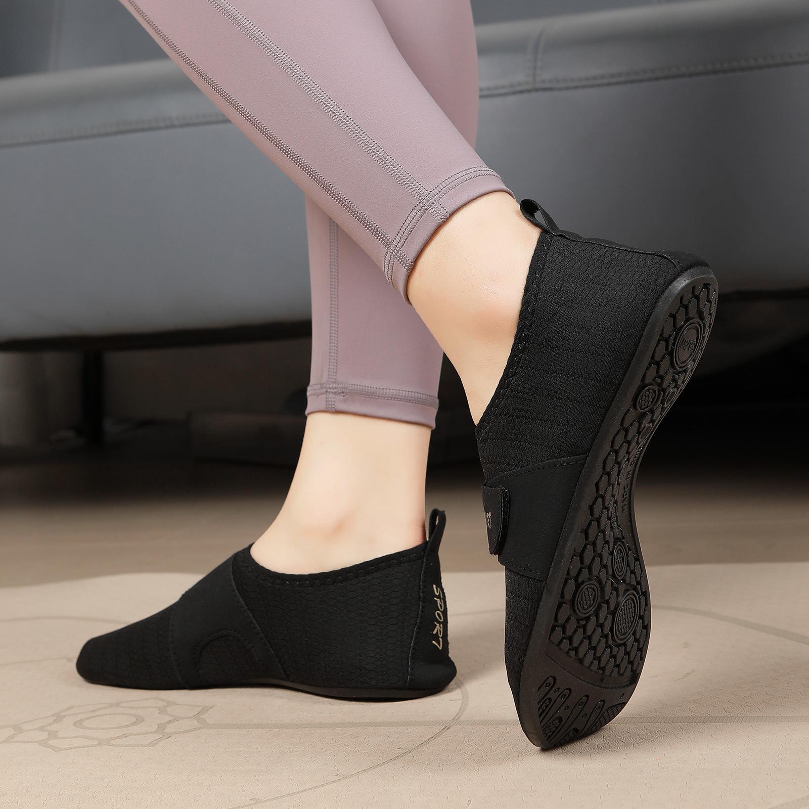 Outdoor creek shoes wading swimming surfing snorkeling water sports shoes seaside rafting water skiing quick drying breathable water shoes 34 білий
Outdoor creek shoes wading swimming surfing snorkeling water sports shoes seaside rafting water skiing quick drying breathable water shoes 34 білий