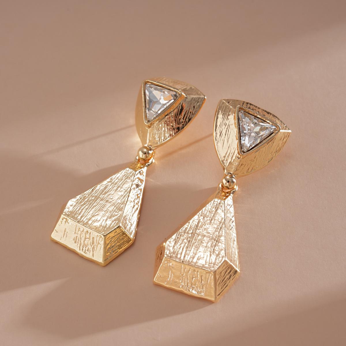 DIGADAGU Alloy Triangular Rhinestone Geometric Dangle Earrings New Simple Exaggerated Earrings Women s Party Zircon Accessories золотистий
DIGADAGU Alloy Triangular Rhinestone Geometric Dangle Earrings New Simple Exaggerated Earrings Women s Party Zircon Accessories золотистий