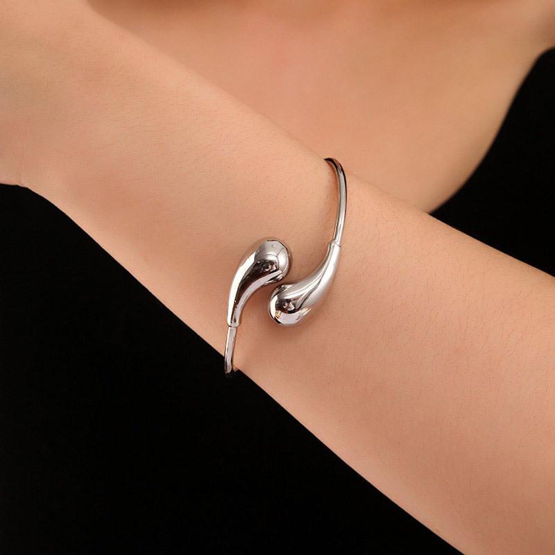 Elegant Minimalist Water Drop Open Bracelet срібний
Elegant Minimalist Water Drop Open Bracelet срібний