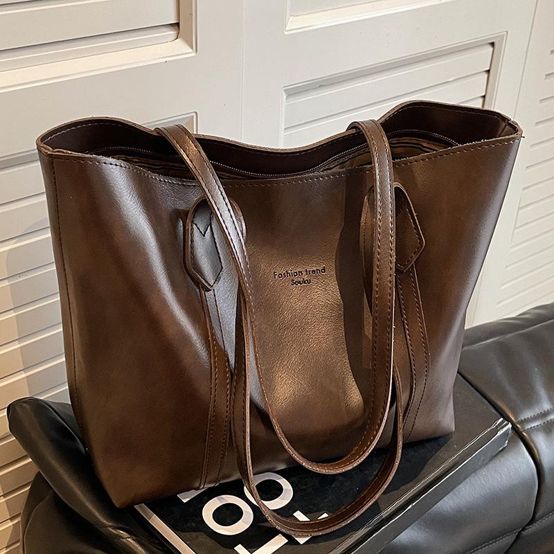 Ретро сумка-тоут женская новая модная простая вместительная сумка под мышку повседневная универсальная сумка на плечо
Ретро сумка-тоут женская новая модная простая вместительная сумка под мышку повседневная универсальная сумка на плечо