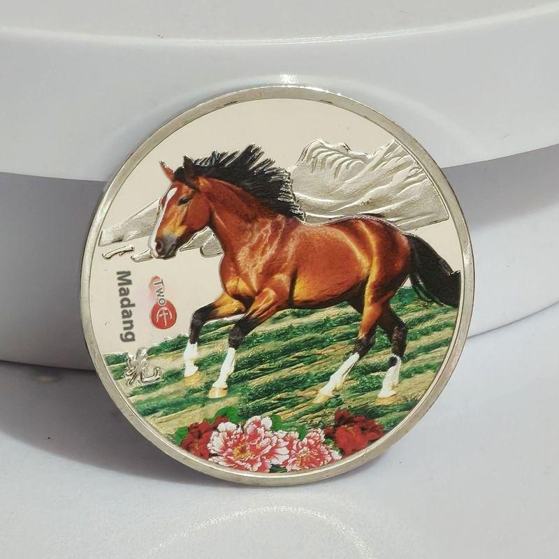 Памятная монета 2026 года, года Лошади, Зодиакальная Лошадь, Золотая и серебряная монета, Сувенир 2026 года, 40 мм, Благоприятное животное Лошадь
Памятная монета 2026 года, года Лошади, Зодиакальная Лошадь, Золотая и серебряная монета, Сувенир 2026 года, 40 мм, Благоприятное животное Лошадь