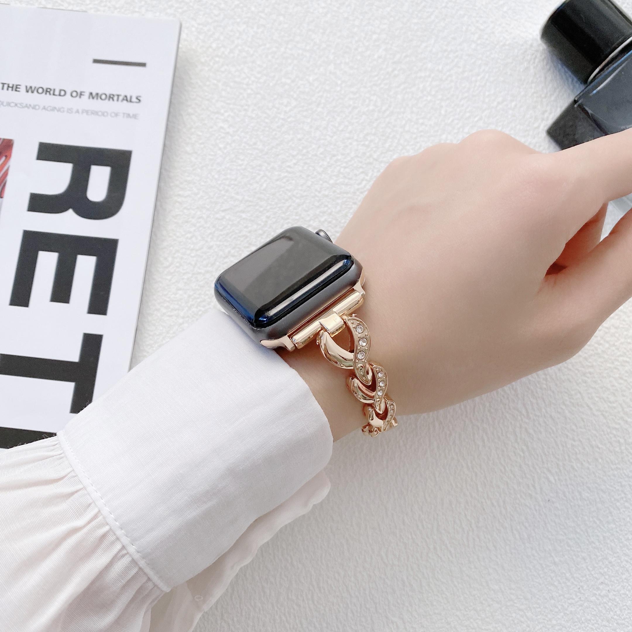 Женский браслет для Apple Watch Band 7 6 se 41 45 44 38 42 мм, женский роскошный ювелирный металлический кожаный браслет для iWatch с бриллиантами 40 мм 38/40/41mm чёрный
Женский браслет для Apple Watch Band 7 6 se 41 45 44 38 42 мм, женский роскошный ювелирный металлический кожаный браслет для iWatch с бриллиантами 40 мм 38/40/41mm чёрный