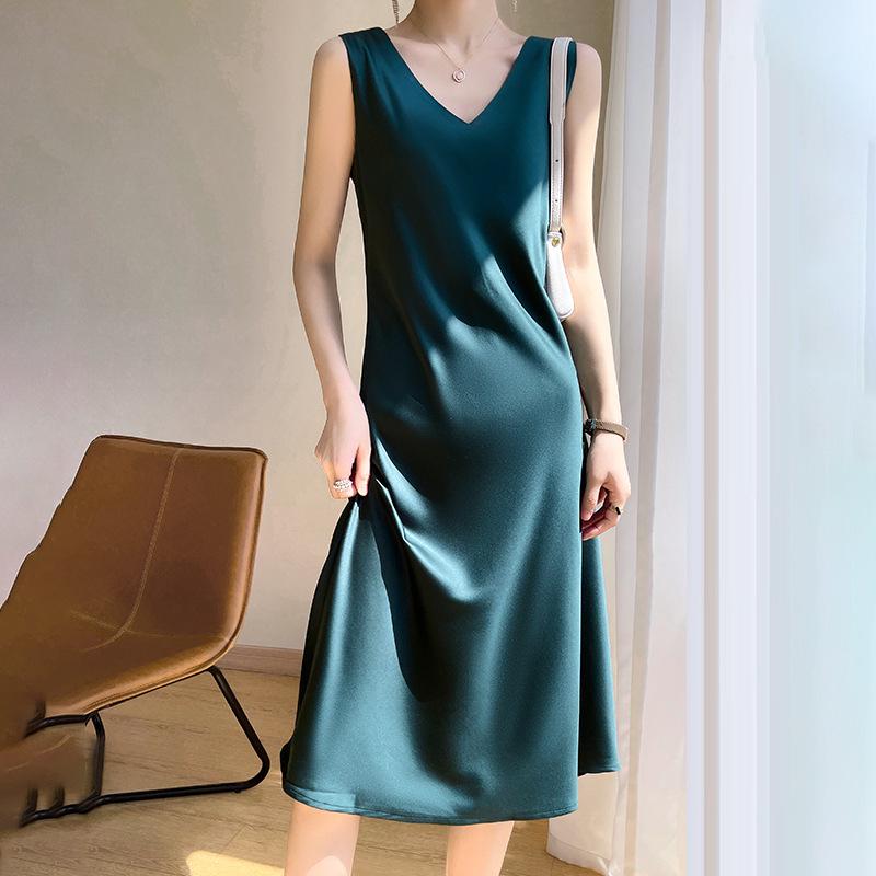 Noblewoman Silk Sleeveless V-Neck Camisole Dress with Front and Back Design Extra Large
Noblewoman Silk Sleeveless V-Neck Camisole Dress with Front and Back Design Extra Large