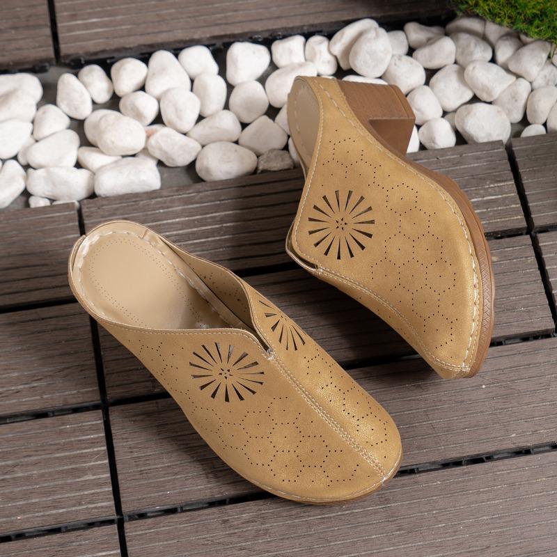 Summer new hollow slippers women thick high heels wear retro sandals comfortable bag head mother sandals women 43
Summer new hollow slippers women thick high heels wear retro sandals comfortable bag head mother sandals women 43