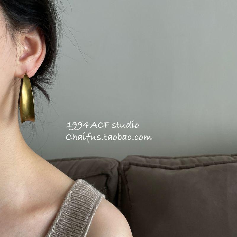Chaifu Studio/R228 European and American Antique Bronze U-Shaped Hollow Earrings, Simple Matte Texture Metal Elegant Earrings Golden Pair
Chaifu Studio/R228 European and American Antique Bronze U-Shaped Hollow Earrings, Simple Matte Texture Metal Elegant Earrings Golden Pair