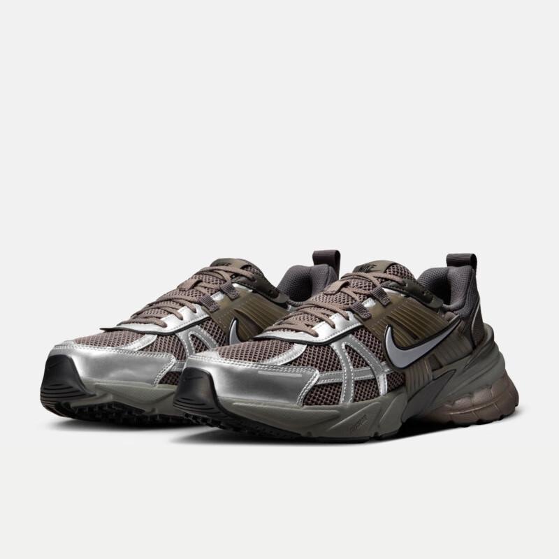 Чоловіче взуття Nike V2K RUN для повсякденного носіння та спорту 40.5
Чоловіче взуття Nike V2K RUN для повсякденного носіння та спорту 40.5