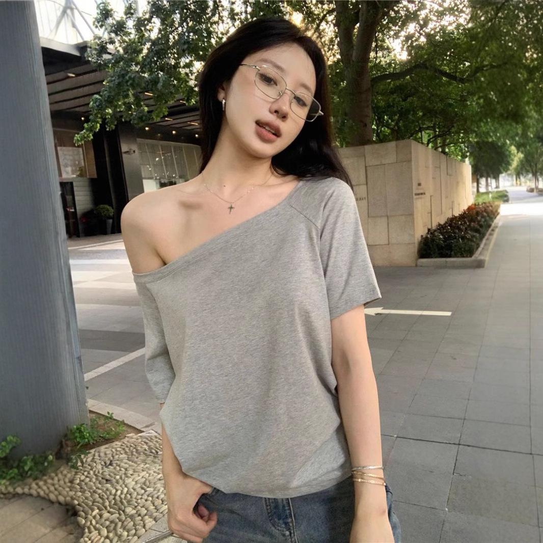 Women s Off-Shoulder Gray Short-Sleeve T-Shirt - Casual, Loose, and Simple Summer Top Large светло-серый
Women s Off-Shoulder Gray Short-Sleeve T-Shirt - Casual, Loose, and Simple Summer Top Large светло-серый