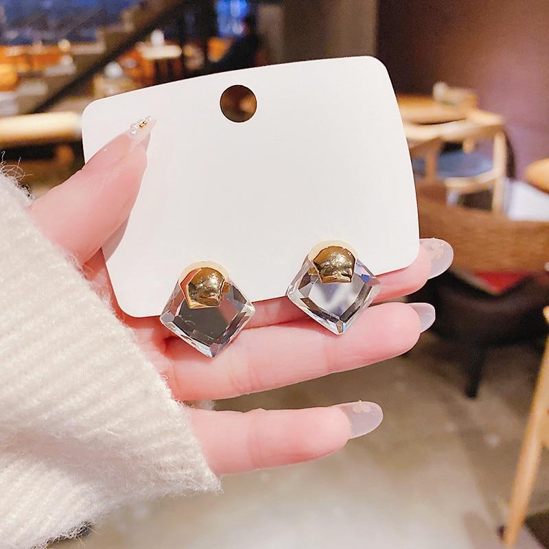 Простые модные квадратные серьги-гвоздики с кристаллами в новом корейском стиле Brincos, оптовая продажа ювелирных изделий
Простые модные квадратные серьги-гвоздики с кристаллами в новом корейском стиле Brincos, оптовая продажа ювелирных изделий