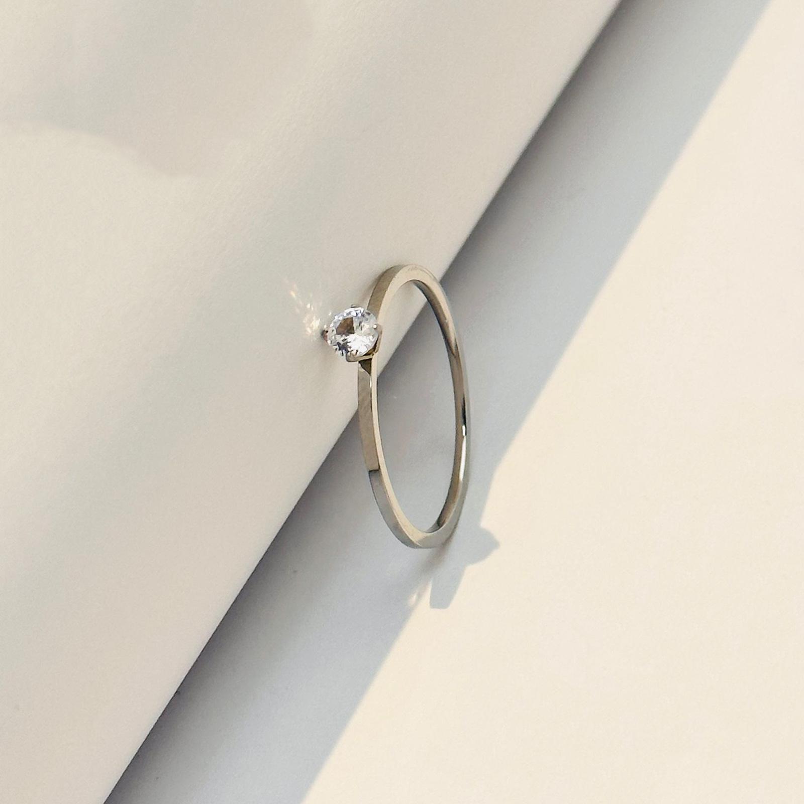 Універсальна проста декоративна каблучка з жіночим вказівним пальцем, модна невицвітаюча каблучка з рожевого золота
Універсальна проста декоративна каблучка з жіночим вказівним пальцем, модна невицвітаюча каблучка з рожевого золота