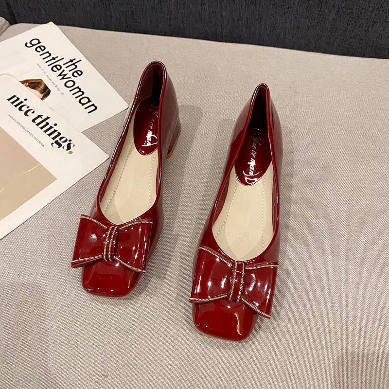 Модные классические красные свадебные туфли женские туфли из лакированной кожи туфли на каблуке 3 см средней высоты женские туфли-лоферы с бантом женские 7.5 красный
Модные классические красные свадебные туфли женские туфли из лакированной кожи туфли на каблуке 3 см средней высоты женские туфли-лоферы с бантом женские 7.5 красный