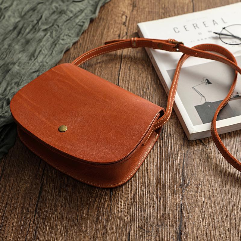 2021 Классический ремейк: Сумка-седло кроссбоди из коровьей кожи растительного дубления ручной работы - Универсальный богемный стиль коричневый
2021 Классический ремейк: Сумка-седло кроссбоди из коровьей кожи растительного дубления ручной работы - Универсальный богемный стиль коричневый