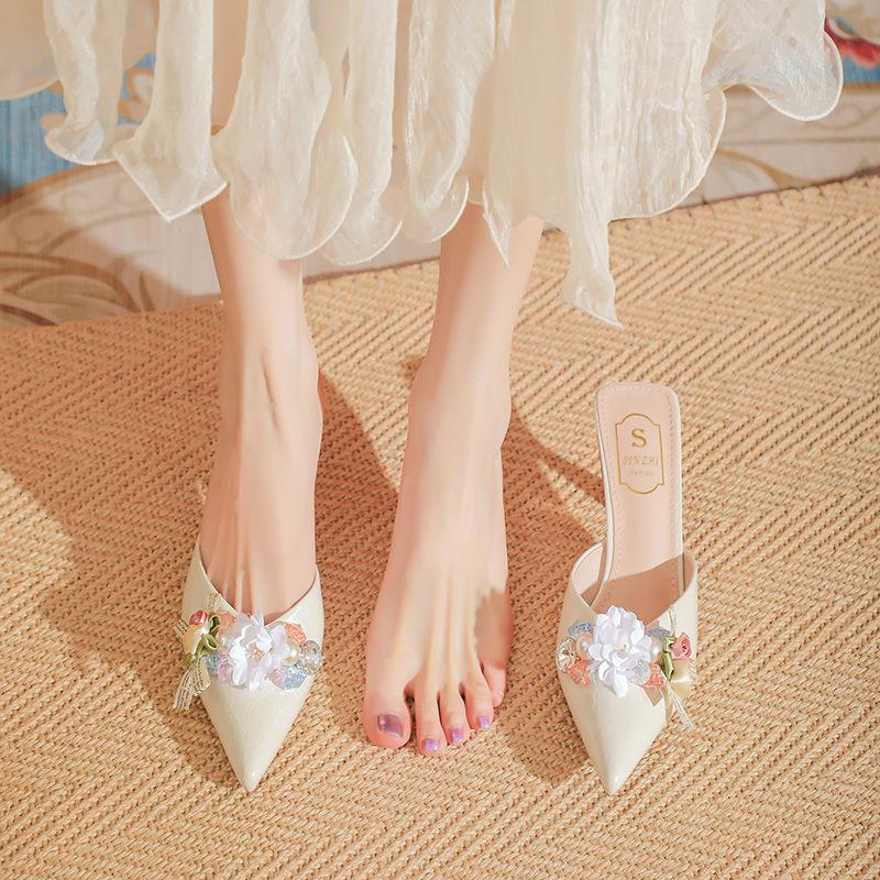 Beautiful flower pointed half slippers women s new summer with skirt sandals outside stiletto high heels 43
Beautiful flower pointed half slippers women s new summer with skirt sandals outside stiletto high heels 43