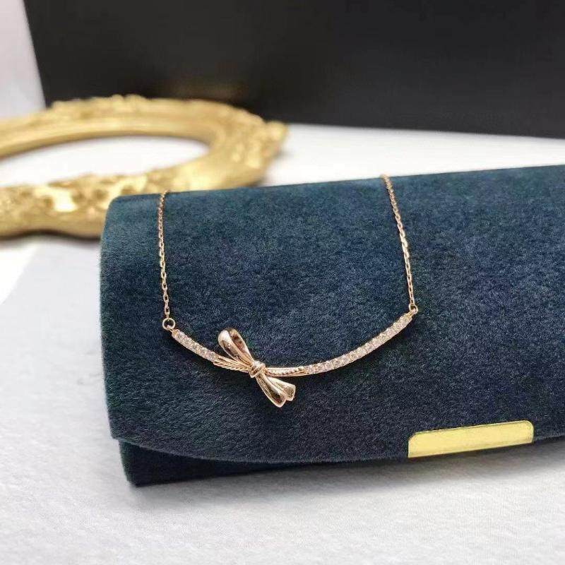2024 New Smile Necklace Niche Design Bowknot Clavicle Chain 925 Silver Women s Party Jewelry Temperament All-match розового золота
2024 New Smile Necklace Niche Design Bowknot Clavicle Chain 925 Silver Women s Party Jewelry Temperament All-match розового золота