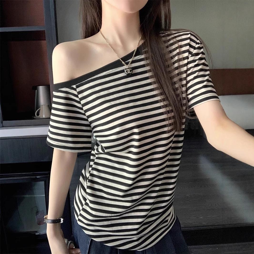 Spicy Girl Asymmetric Off-Shoulder Striped T-Shirt: Chic Slim-Fit Short-Sleeve Top for Women Large
Spicy Girl Asymmetric Off-Shoulder Striped T-Shirt: Chic Slim-Fit Short-Sleeve Top for Women Large