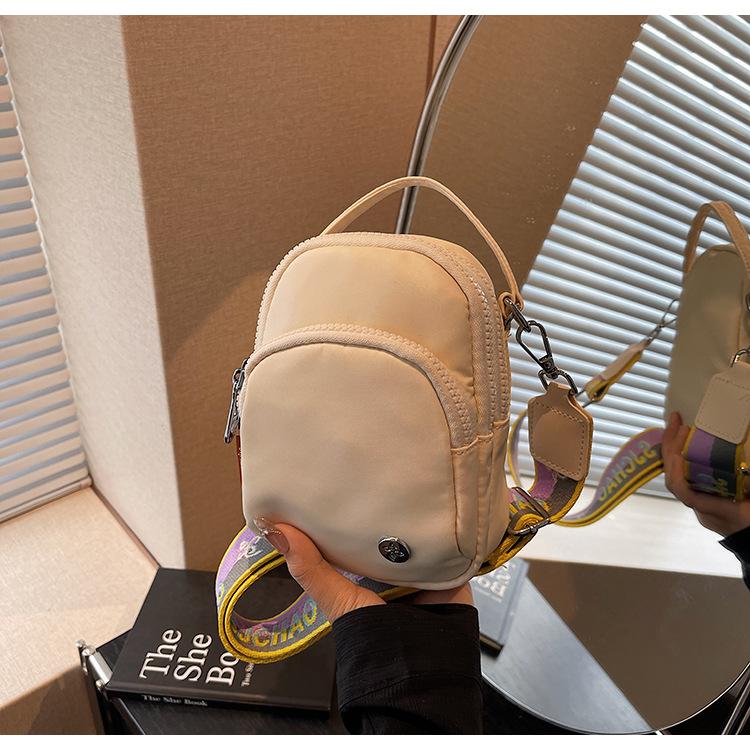 Трендовая женская сумка 2025 весна новая легкая наплечная сумка-мессенджер сумка для мобильного телефона многокарманная сумочка
Трендовая женская сумка 2025 весна новая легкая наплечная сумка-мессенджер сумка для мобильного телефона многокарманная сумочка