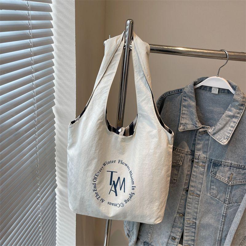 Летняя двусторонняя сумка подмышку женская большой вместимости полосатая парусиновая сумка-тоут нишевая универсальная плечевая сумка для поездок на работу Beige White
Летняя двусторонняя сумка подмышку женская большой вместимости полосатая парусиновая сумка-тоут нишевая универсальная плечевая сумка для поездок на работу Beige White