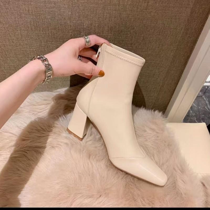 2024 Spring and Autumn New Women s Boots French Pointed Short Boots Women s High Heel Coarse Heel Soft Leather Rear Zipper Fleece Skinny Boots 34
2024 Spring and Autumn New Women s Boots French Pointed Short Boots Women s High Heel Coarse Heel Soft Leather Rear Zipper Fleece Skinny Boots 34