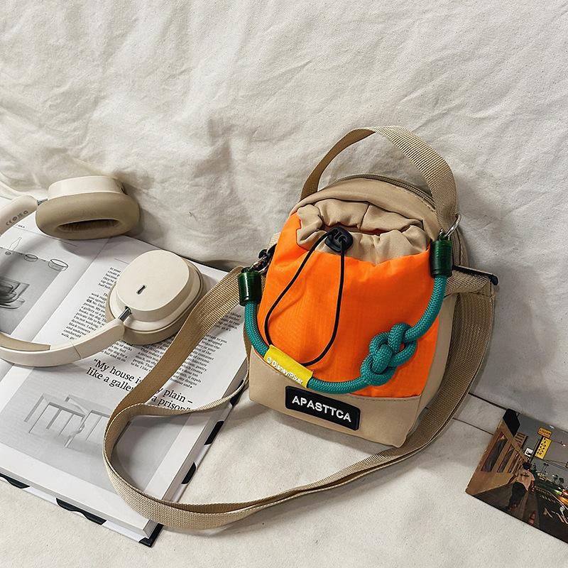 Kettle bag sports leisure messenger bag fashion design sense men s and women s trendy brand mobile phone bag хаки
Kettle bag sports leisure messenger bag fashion design sense men s and women s trendy brand mobile phone bag хаки