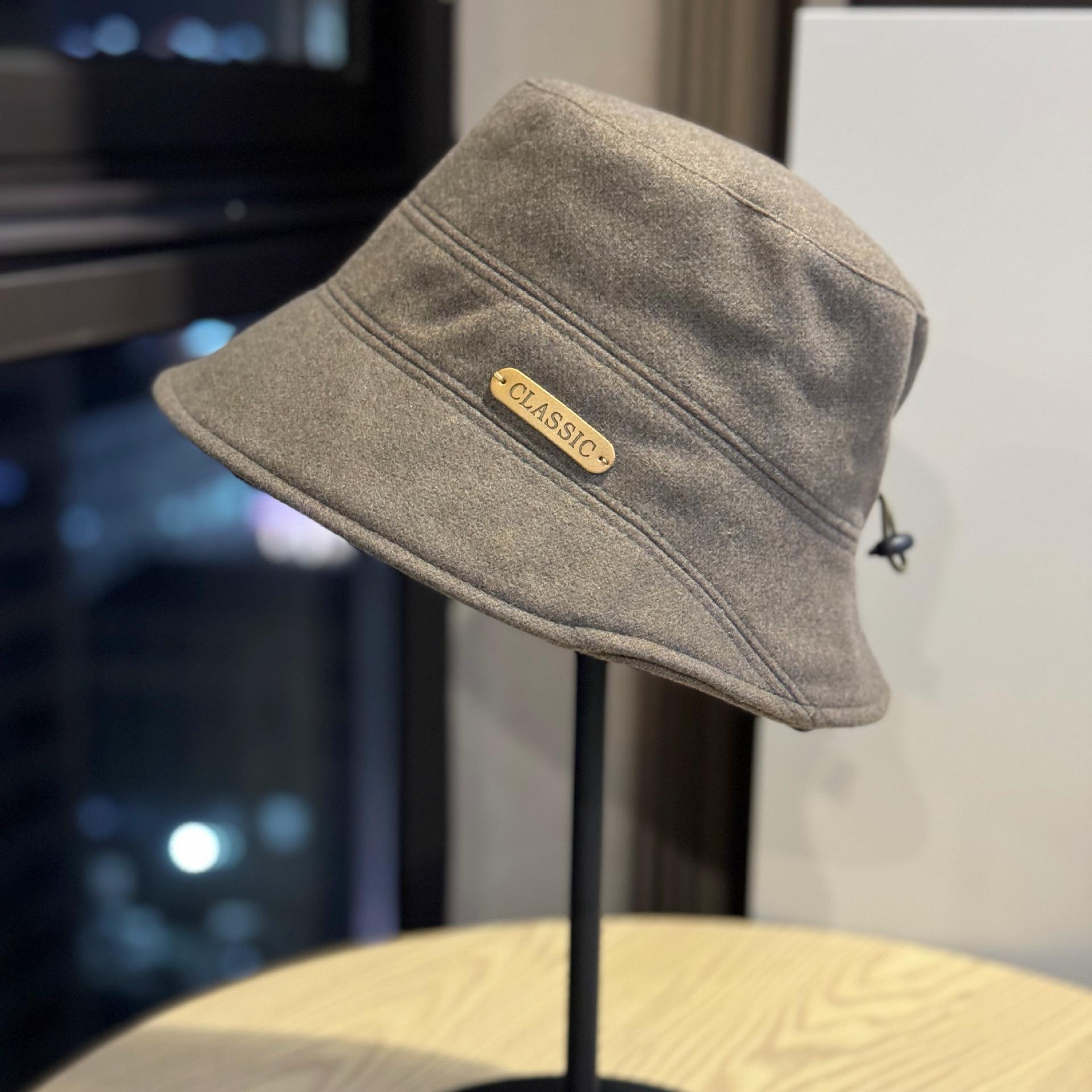 Новая осенне-зимняя теплая и универсальная шерстяная шляпа рыбака для женщин с длинным передом и коротким задом, неправильная шерстяная шляпа-панама с плоским верхом Adjustable
Новая осенне-зимняя теплая и универсальная шерстяная шляпа рыбака для женщин с длинным передом и коротким задом, неправильная шерстяная шляпа-панама с плоским верхом Adjustable