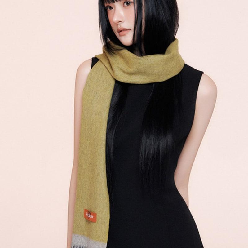 RECLOW 100% Wool Two-Tone Green Color Block Muffler PACKAGE BOX (gift wrapping available) (5,000 won)
RECLOW 100% Wool Two-Tone Green Color Block Muffler PACKAGE BOX (gift wrapping available) (5,000 won)