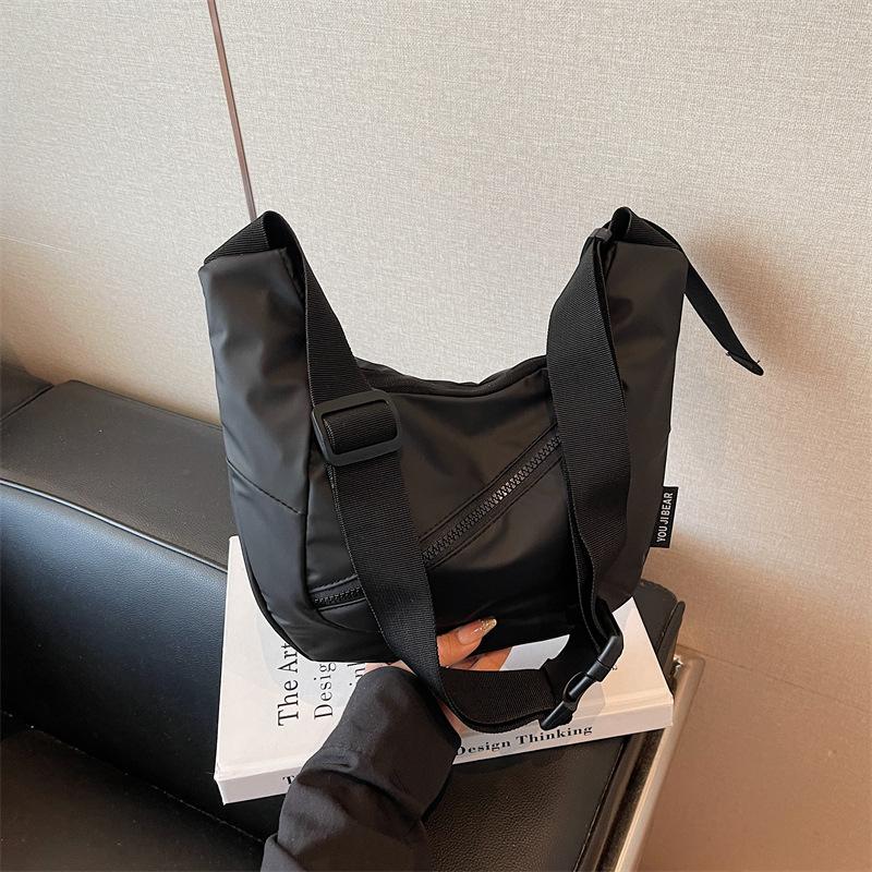 Waterproof Messenger Bag Women S Fashion Shoulder Bag Large Capacity Messenger Class Daily Commute Dumpling Bag Men
Waterproof Messenger Bag Women S Fashion Shoulder Bag Large Capacity Messenger Class Daily Commute Dumpling Bag Men