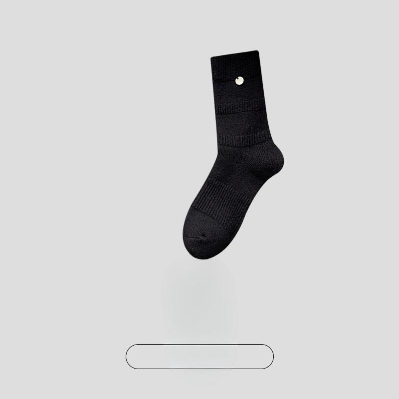 Ladies Autumn Winter Thickened Warm Pearl Button Sleeping Moon Wool Mid Barrel Pile Socks 1 pair чорний
Ladies Autumn Winter Thickened Warm Pearl Button Sleeping Moon Wool Mid Barrel Pile Socks 1 pair чорний
