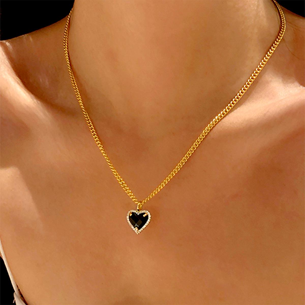 Elegant French Black Zircon Heart Pendant Necklace - Women s Clavicle Chain Valentine s Day Gift
Elegant French Black Zircon Heart Pendant Necklace - Women s Clavicle Chain Valentine s Day Gift
