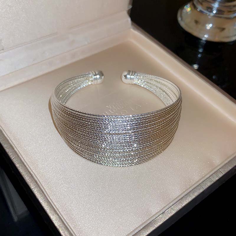 Преувеличенный металлический многослойный браслет-манжета с открытым концом для женщин, винтажный золотистый цвет, геометрический регулируемый браслет-шарм, ювелирное изделие
Преувеличенный металлический многослойный браслет-манжета с открытым концом для женщин, винтажный золотистый цвет, геометрический регулируемый браслет-шарм, ювелирное изделие
