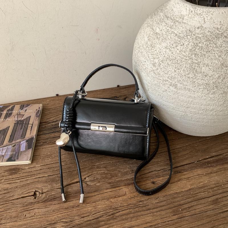 Advanced Texture Exquisite Mini Bag, New Fashionable and Versatile Crossbody Bag, Oil Leather Retro Small Square Bag
Advanced Texture Exquisite Mini Bag, New Fashionable and Versatile Crossbody Bag, Oil Leather Retro Small Square Bag