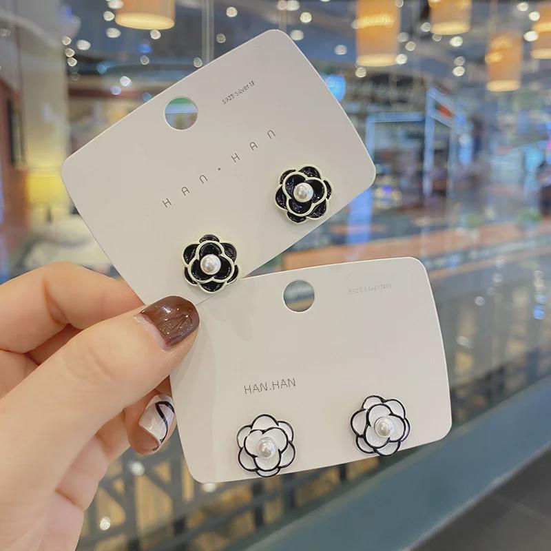 S925 Silver Camellia Earrings - 2022 Trendy High-End Design for Women Silver Needle - Black
S925 Silver Camellia Earrings - 2022 Trendy High-End Design for Women Silver Needle - Black