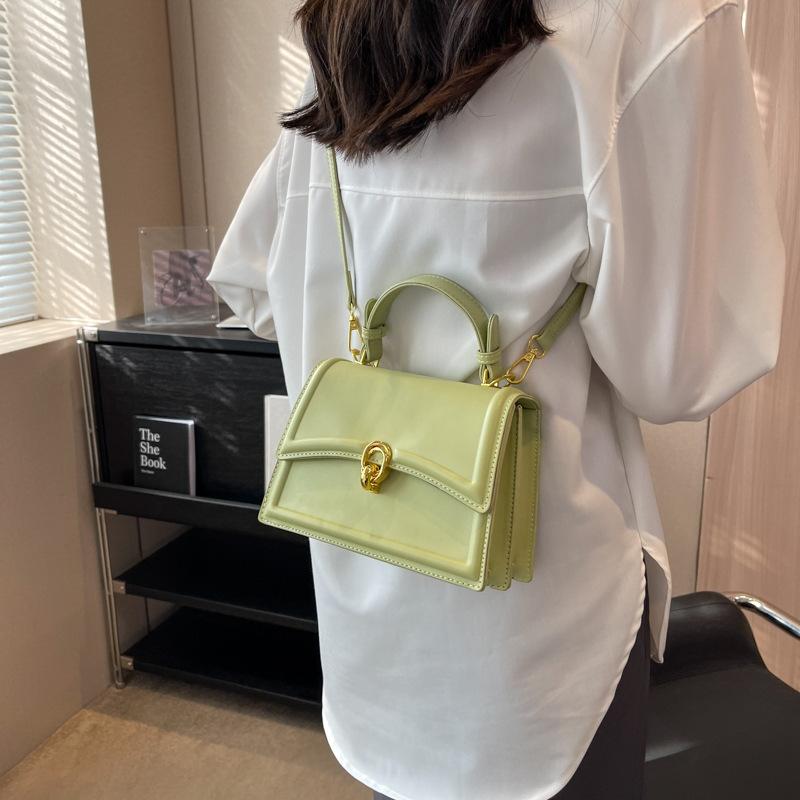 Черная портативная маленькая квадратная сумка, универсальная сумка через плечо, популярная сумка через плечо, фактурная ПУ дорожная сумка для покупок
Черная портативная маленькая квадратная сумка, универсальная сумка через плечо, популярная сумка через плечо, фактурная ПУ дорожная сумка для покупок