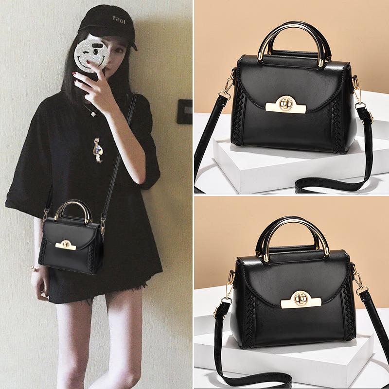 Bag women s summer simple foreign texture women s handbag 2025 new trendy fashion Internet celebrity shoulder messenger bag
Bag women s summer simple foreign texture women s handbag 2025 new trendy fashion Internet celebrity shoulder messenger bag