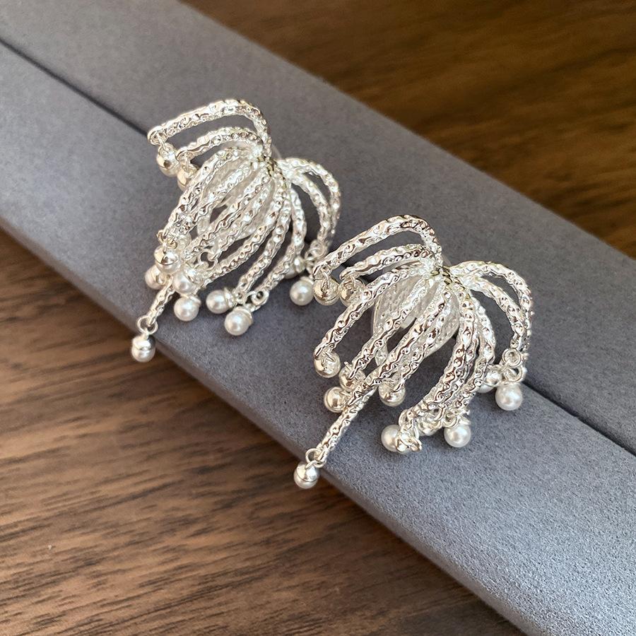 K real gold electroplated fireworks pearl fringed ear clips new versatile earrings light luxury high-end earrings women
K real gold electroplated fireworks pearl fringed ear clips new versatile earrings light luxury high-end earrings women