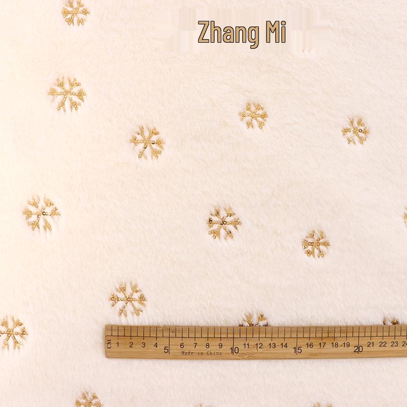 Бархатная переливающаяся юбка для елки с вышивкой пайетками в виде снежинок
Бархатная переливающаяся юбка для елки с вышивкой пайетками в виде снежинок