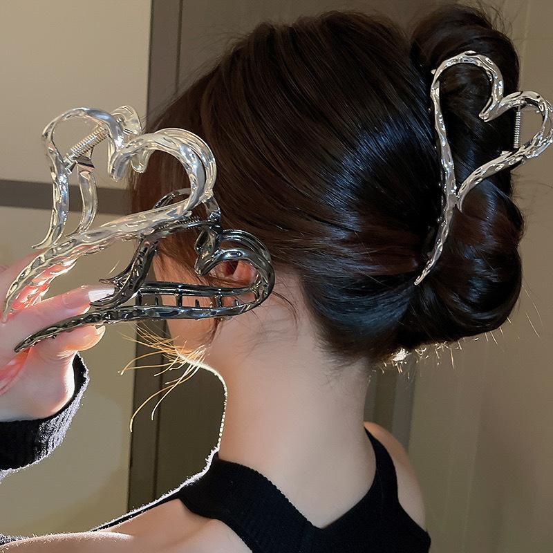 1pc Wrinkled Love Grasp Clip Women s Large New Hairpin Headpiece with High Grade Sensation, Curly Hair Shark Clip Hairpiece
1pc Wrinkled Love Grasp Clip Women s Large New Hairpin Headpiece with High Grade Sensation, Curly Hair Shark Clip Hairpiece