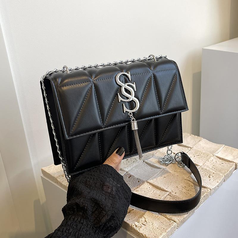 Повседневная трендовая цепочка универсальная новая маленькая квадратная сумка женская личность простая мода для поездок на работу ретро нишевая сумка-мессенджер чёрный
Повседневная трендовая цепочка универсальная новая маленькая квадратная сумка женская личность простая мода для поездок на работу ретро нишевая сумка-мессенджер чёрный