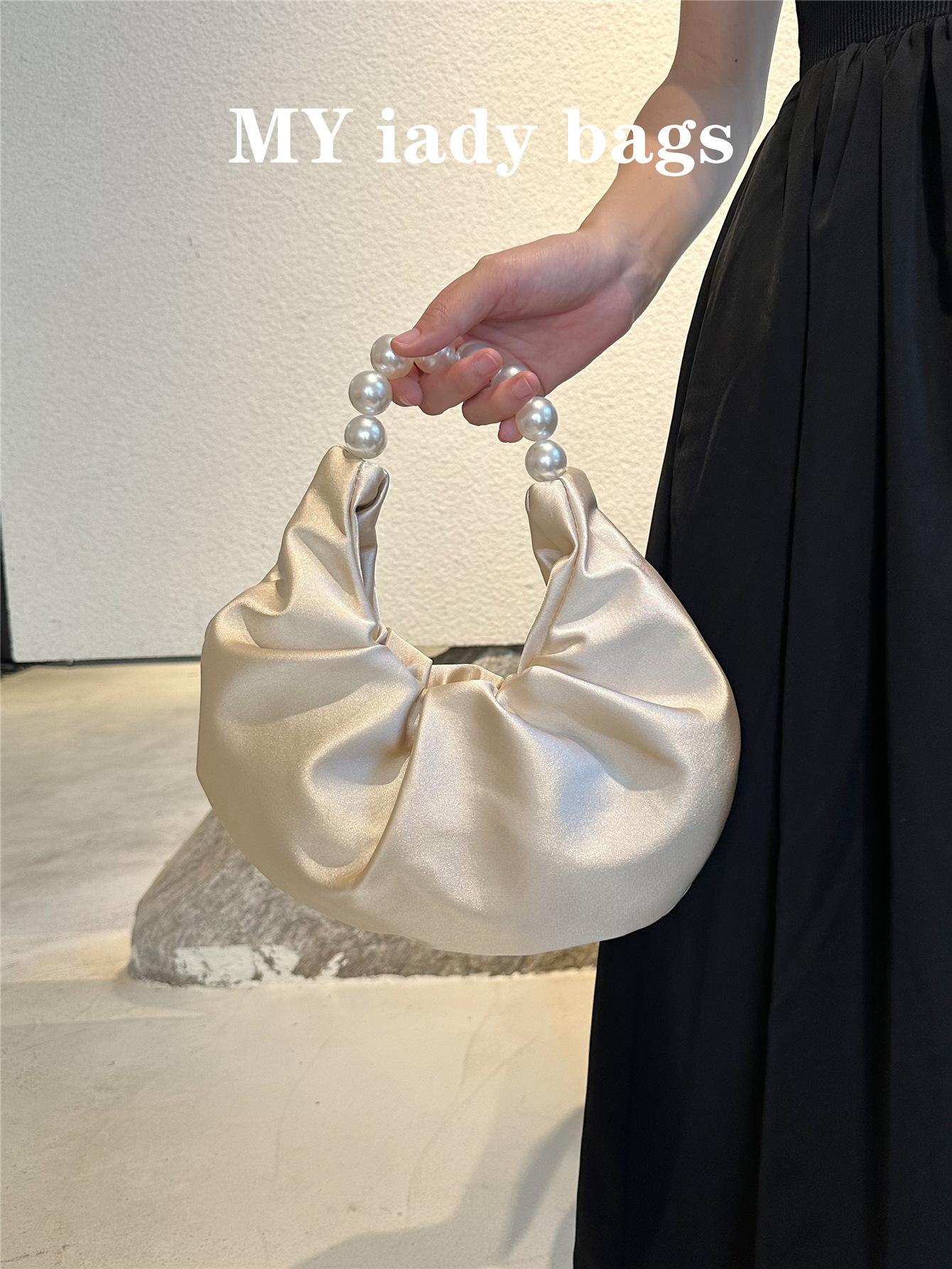 Niche French Design Pearl Pleated Cloud Bag, Hand-held Dinner Bag, High-end Handbag Length 27cmx width 4cmx height 16cm шампанского
Niche French Design Pearl Pleated Cloud Bag, Hand-held Dinner Bag, High-end Handbag Length 27cmx width 4cmx height 16cm шампанского