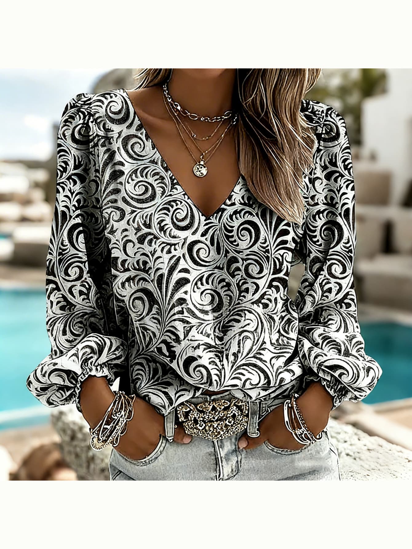 Retro ethnic V-neck women s long-sleeved top with Bohemian-style fringed sleeves - versatile and suitable for outdoor gatherings. S
Retro ethnic V-neck women s long-sleeved top with Bohemian-style fringed sleeves - versatile and suitable for outdoor gatherings. S