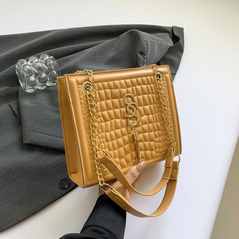 Niche simple women s bag single shoulder messenger women s bag foreign and beautiful tote bag 2024 new fashion chain shoulder bag хакі
Niche simple women s bag single shoulder messenger women s bag foreign and beautiful tote bag 2024 new fashion chain shoulder bag хакі
