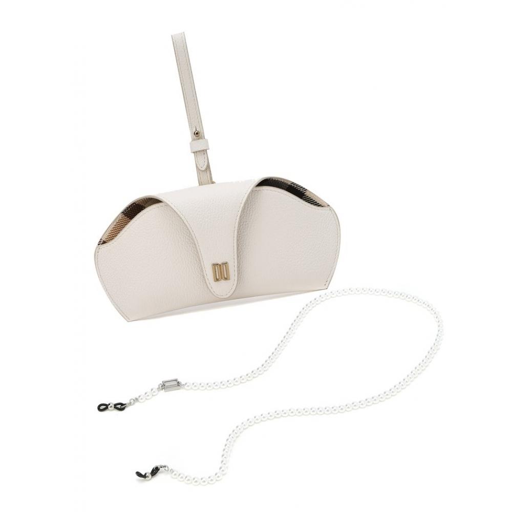 Dax Accessories Ivory Dd Logo Leather Glasses Case And Charm Ornament+pearl Dd Logo Decorative Glasses Strap
Dax Accessories Ivory Dd Logo Leather Glasses Case And Charm Ornament+pearl Dd Logo Decorative Glasses Strap
