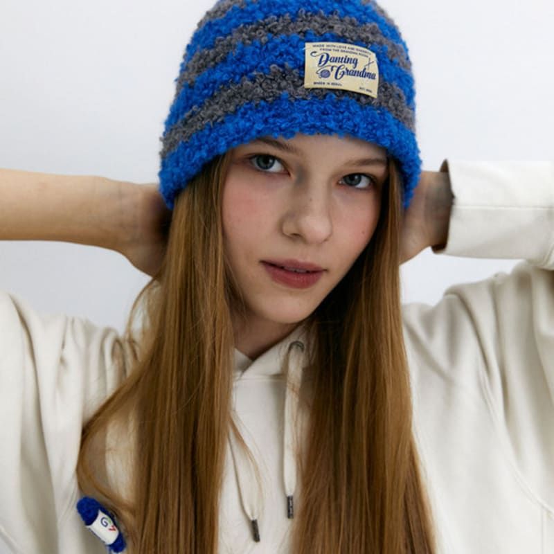 DANCING GRANDMA CURLY STRIPE BEANIE : BLUE Blue
DANCING GRANDMA CURLY STRIPE BEANIE : BLUE Blue