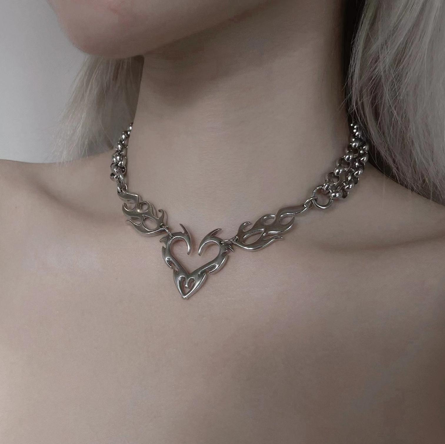 Punk Rock Totem Flame Hollow Love Heart Necklaces for Women Unisex Hip Hop Thick Chains Choker Egirl Party Club Dancing Jewelry
Punk Rock Totem Flame Hollow Love Heart Necklaces for Women Unisex Hip Hop Thick Chains Choker Egirl Party Club Dancing Jewelry