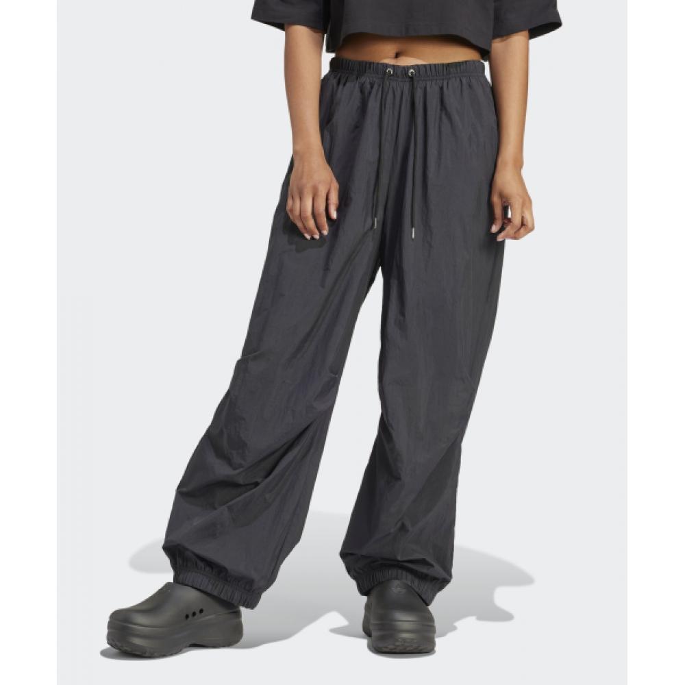 Нейлоновые брюки ADIDAS черные IT6725
Нейлоновые брюки ADIDAS черные IT6725