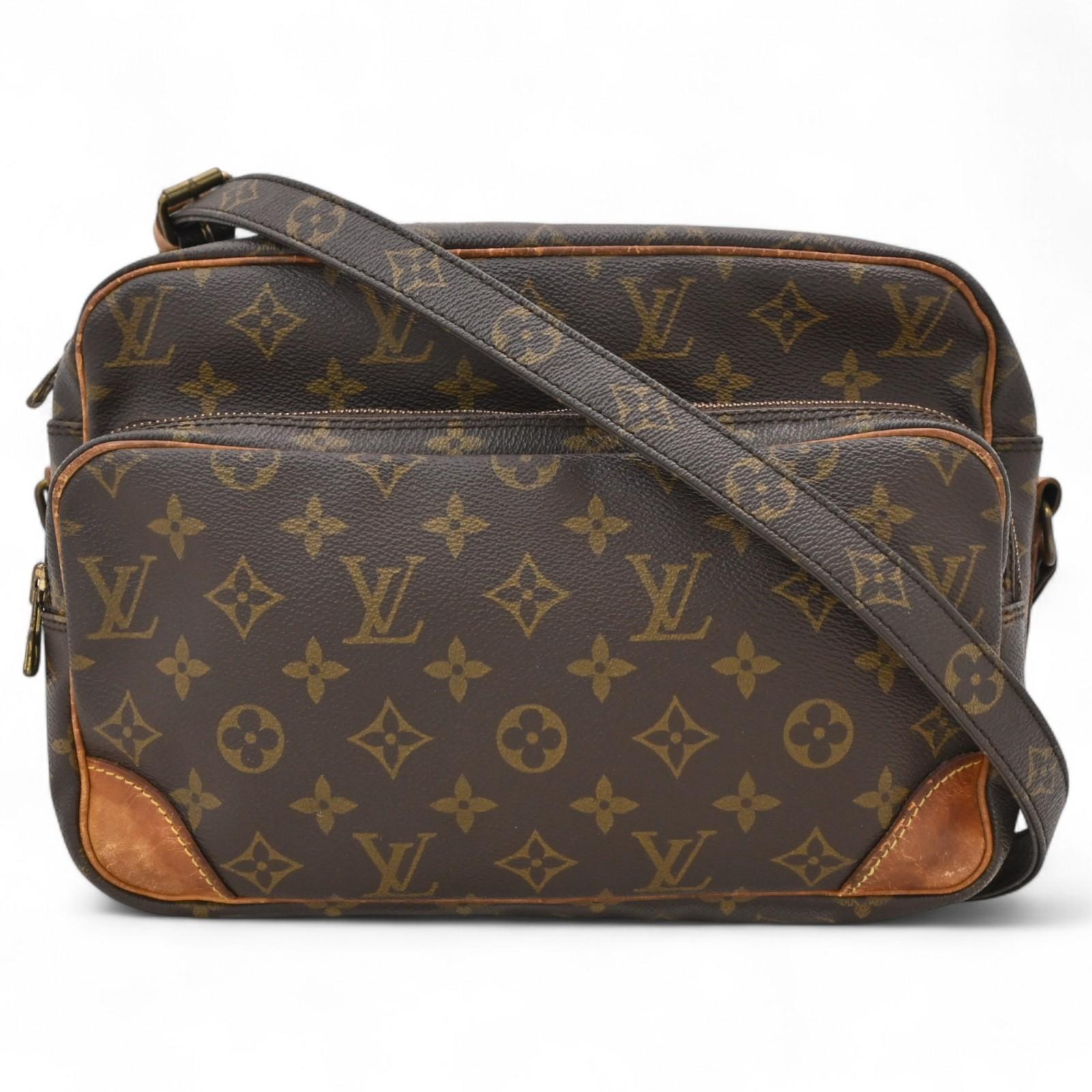 Авт LOUIS VUITTON Monogram Nile Сумка на плече Коричневий ПВХ M45244 lv9913aa
Авт LOUIS VUITTON Monogram Nile Сумка на плече Коричневий ПВХ M45244 lv9913aa