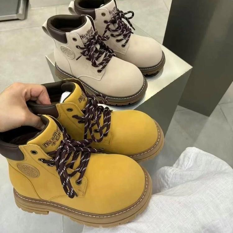 Повседневная женская обувь универсальные короткие ботинки на раннюю осень ботинки цвета ревеня на толстой подошве ботинки Мартина новые модели 40
Повседневная женская обувь универсальные короткие ботинки на раннюю осень ботинки цвета ревеня на толстой подошве ботинки Мартина новые модели 40