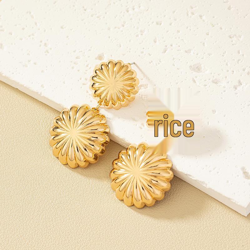 European-American Stylish Floral Earrings: Trendy, Niche, Cold Style Accessories for Women
European-American Stylish Floral Earrings: Trendy, Niche, Cold Style Accessories for Women