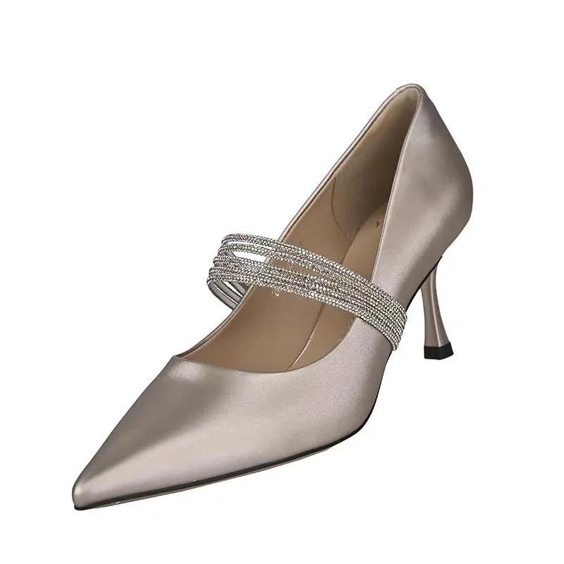 2024 Лидер продаж, универсальные и удобные женские туфли Мэри Джейн со стразами и цепочкой, сексуальные туфли на шпильках с острым носком для вечеринки 35
2024 Лидер продаж, универсальные и удобные женские туфли Мэри Джейн со стразами и цепочкой, сексуальные туфли на шпильках с острым носком для вечеринки 35
