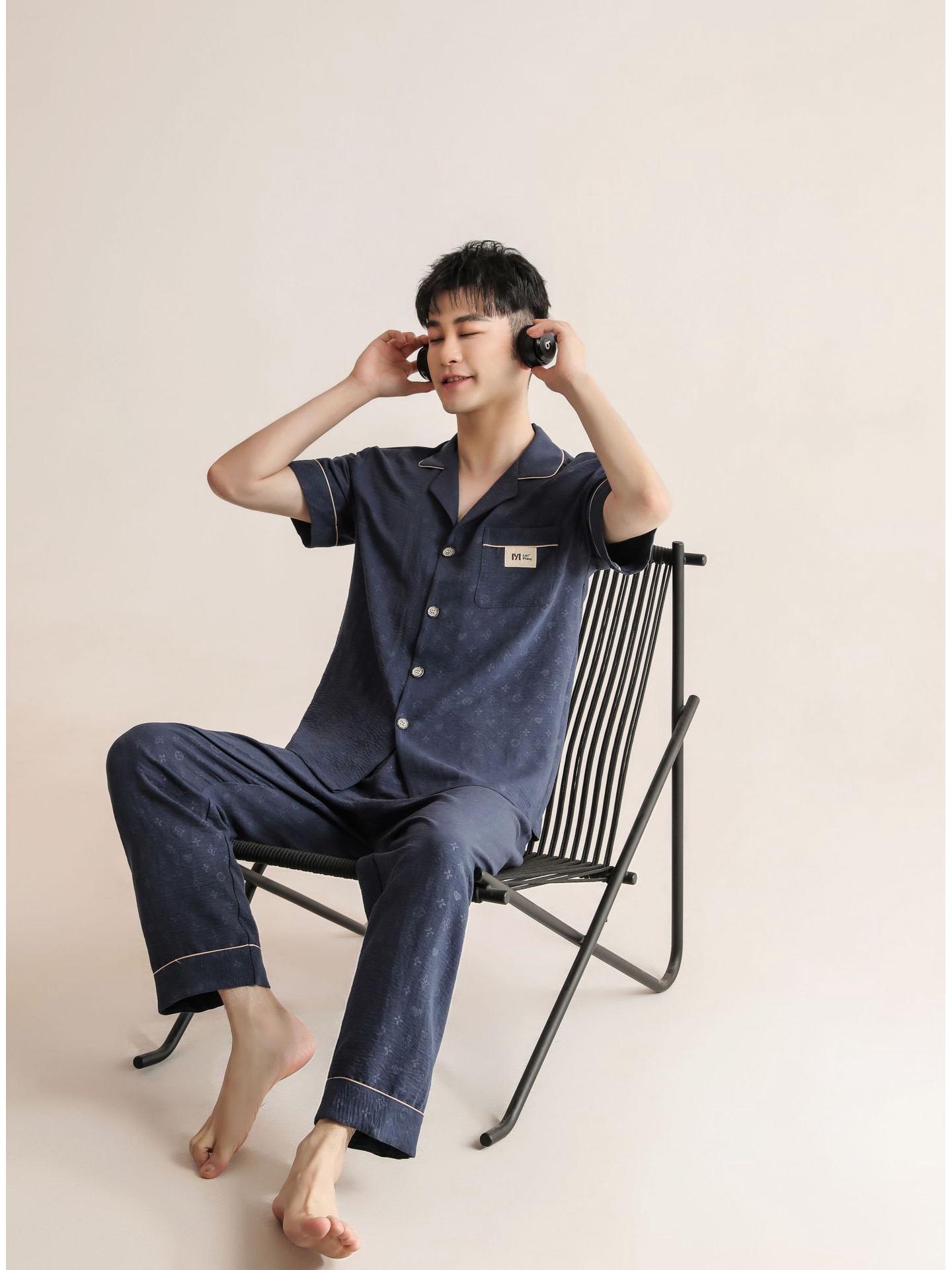 Men s Cloud Cotton Short-Sleeved Cardigan Pajama Set - Wear Outside, Spring/Autumn, Plus Size Homewear. XXXL for 90-100 kg
Men s Cloud Cotton Short-Sleeved Cardigan Pajama Set - Wear Outside, Spring/Autumn, Plus Size Homewear. XXXL for 90-100 kg